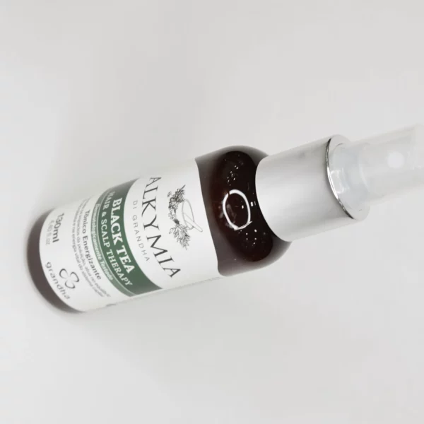 Black Tea es una fórmula avanzada para fortalecer el cabello y el cuero cabelludo