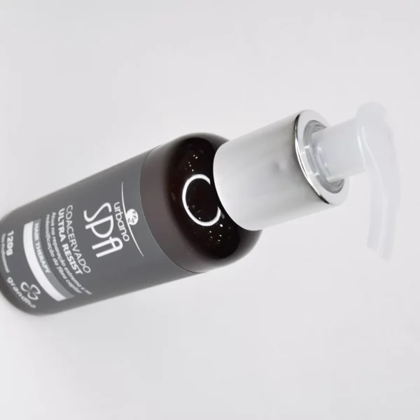 Coacervado Ultra Resist es un reconstructor capilar que mejora la fuerza y la estructura del cabello