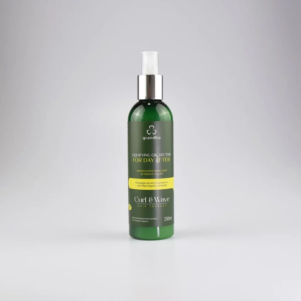 Liquifing Oil Vector es un fluido hidratante y moldeador de rizos, ideal para aplicar sobre el cabello seco o húmedo