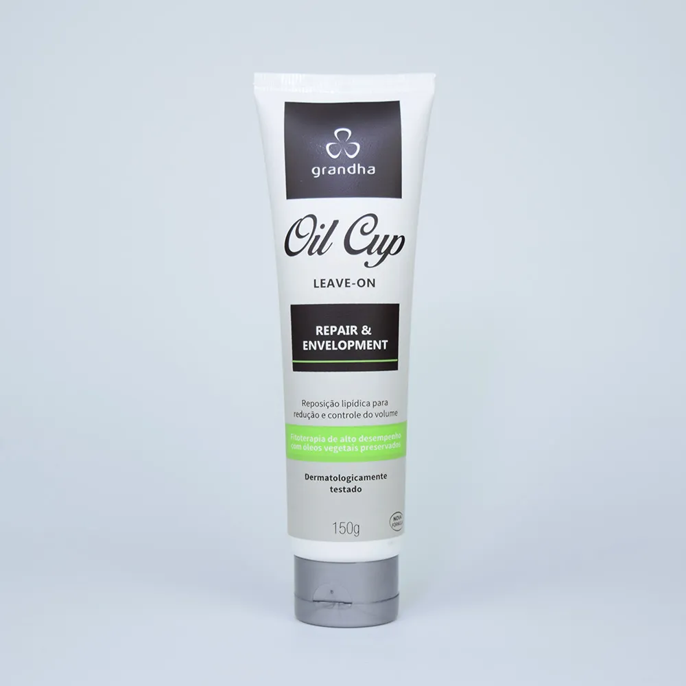 Oil Cup Leave-on es un finalizador ideal para todo tipo de cabellos, que ofrece un efecto hidratante para la reducción y el control del volumen