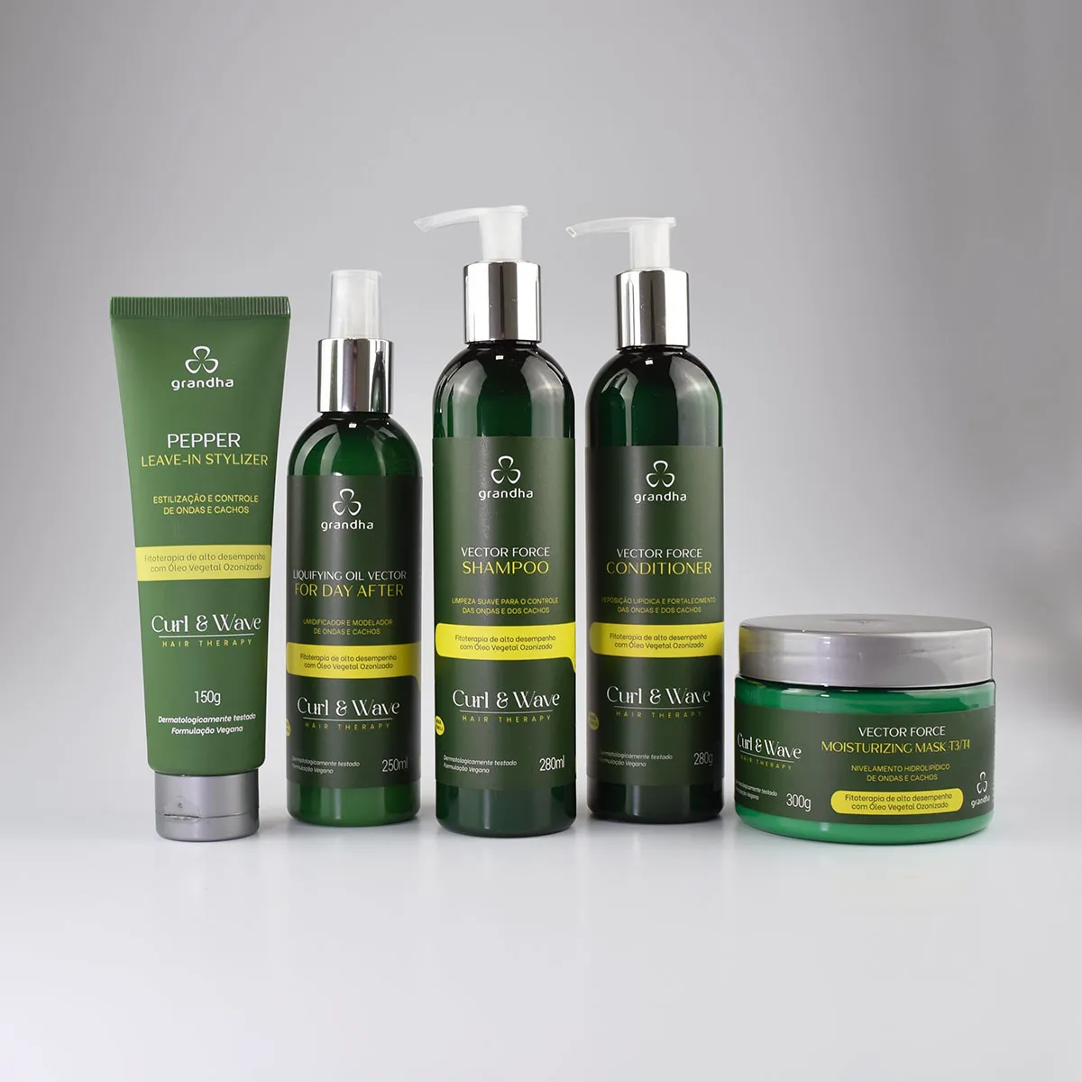El Kit de Cuidado en Casa Curl & Wave Hair Therapy ha sido desarrollado para mantener la estructura natural de los rizos y ondas