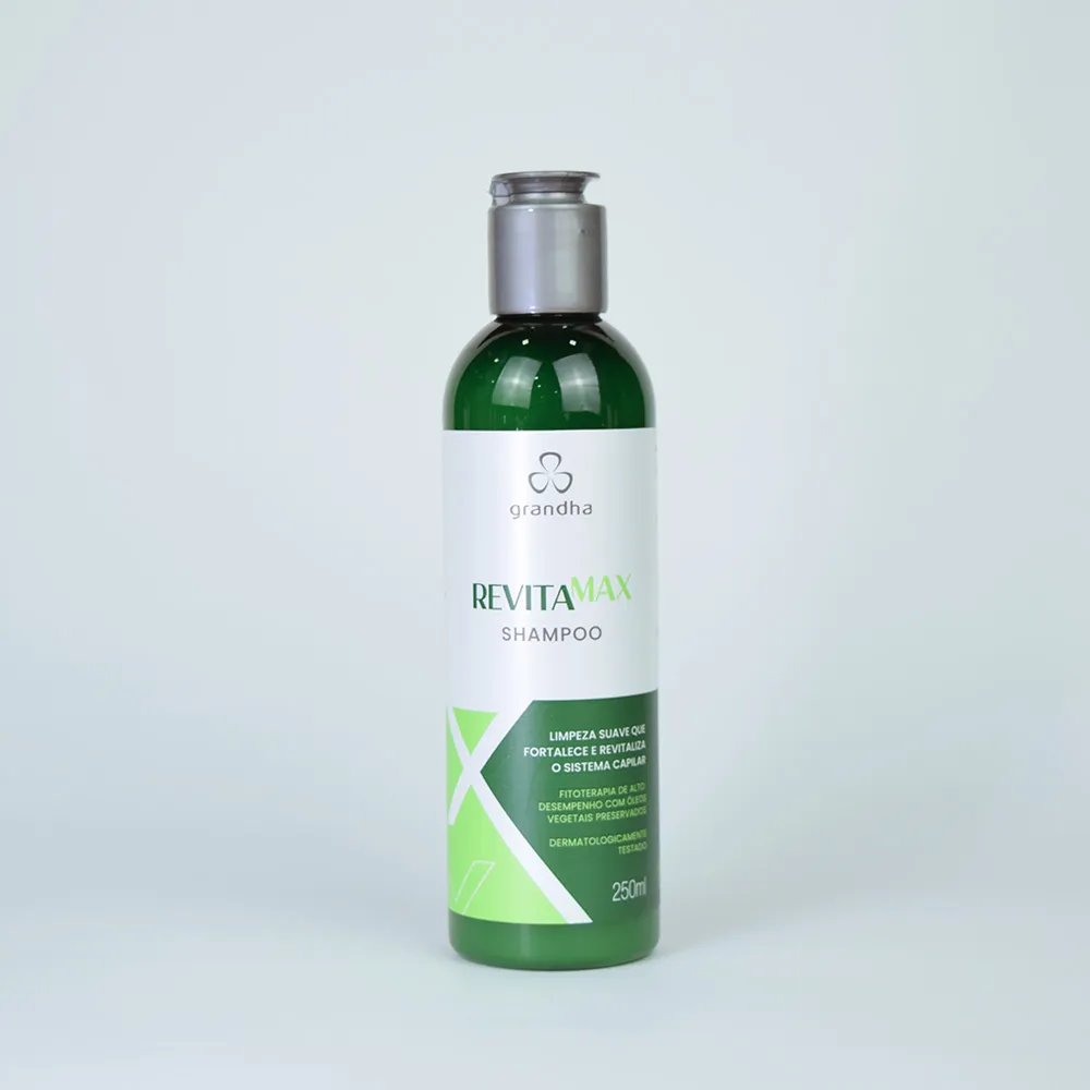 Revitamax Shampoo es un producto de mantenimiento diario para todo tipo de cabellos, especialmente indicado para cabellos alisados con Tioglicolato de Amonio