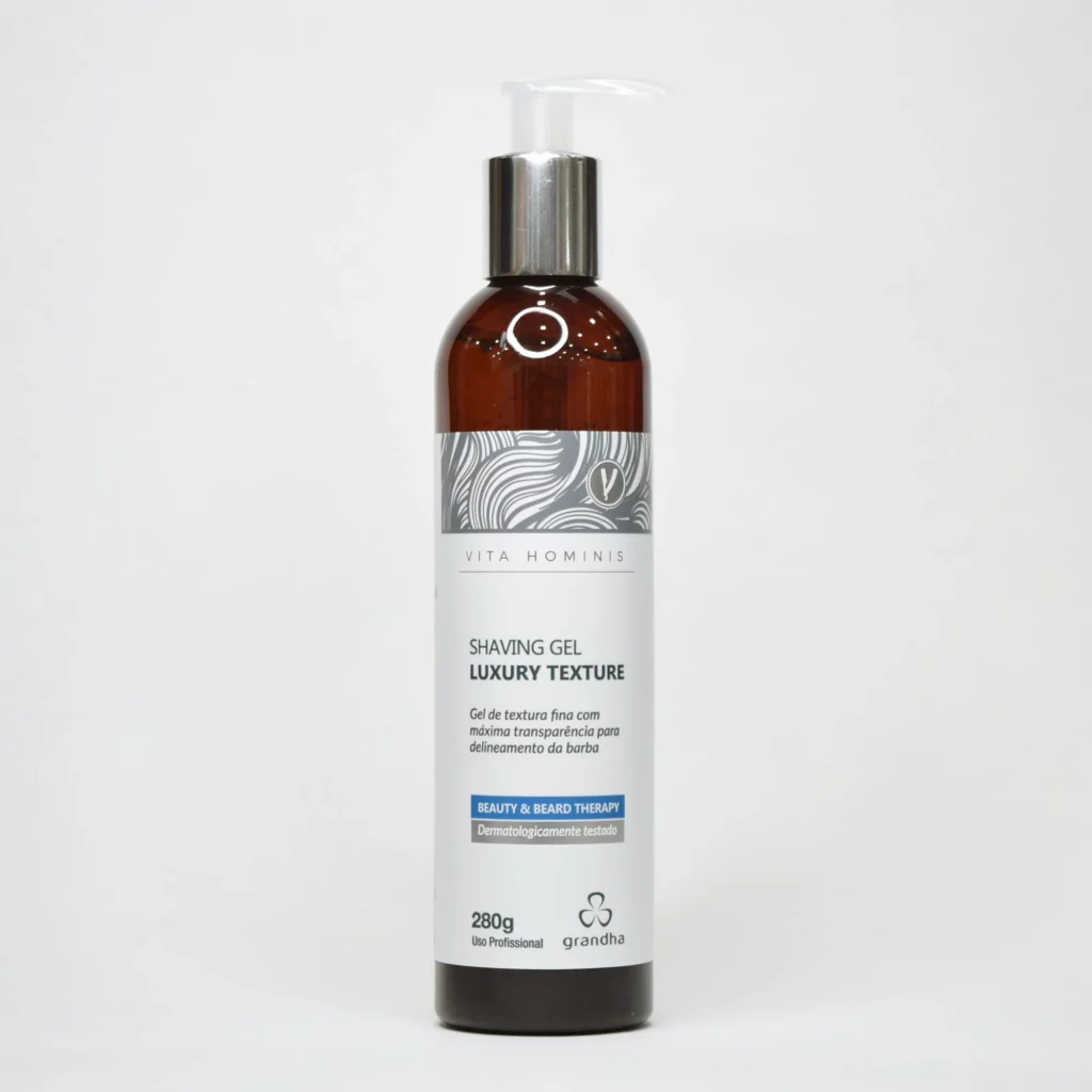 Luxury Texture Shaving Gel es un gel transparente con una extraordinaria capacidad para reducir la tensión superficial entre la cuchilla y la piel